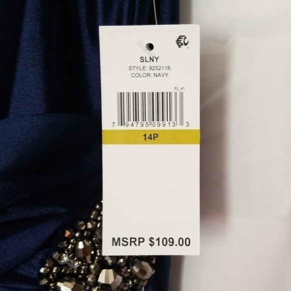 SLNY Petite Cocktail or Holiday Dress - Picture 6 of 14